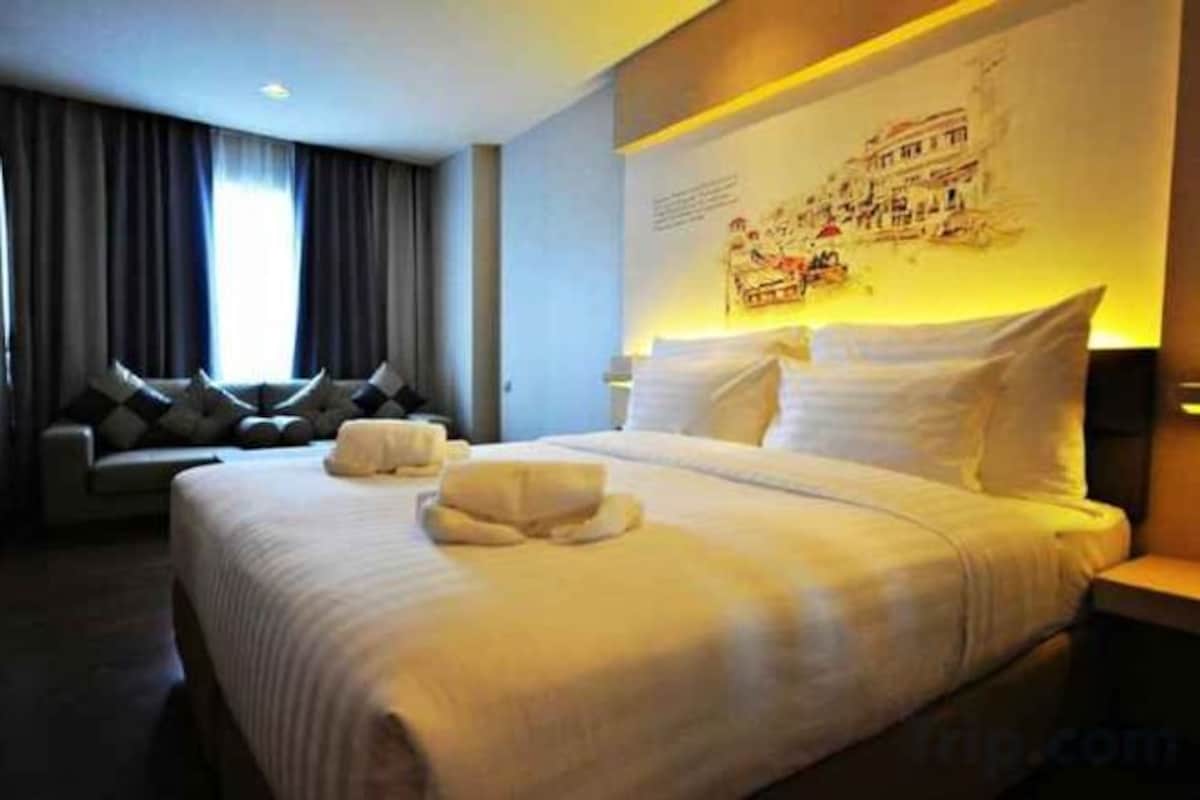 In-room safe, desk, blackout curtains, free WiFi