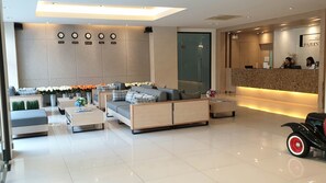 Reception - Parinda Hotel (Bangkok)