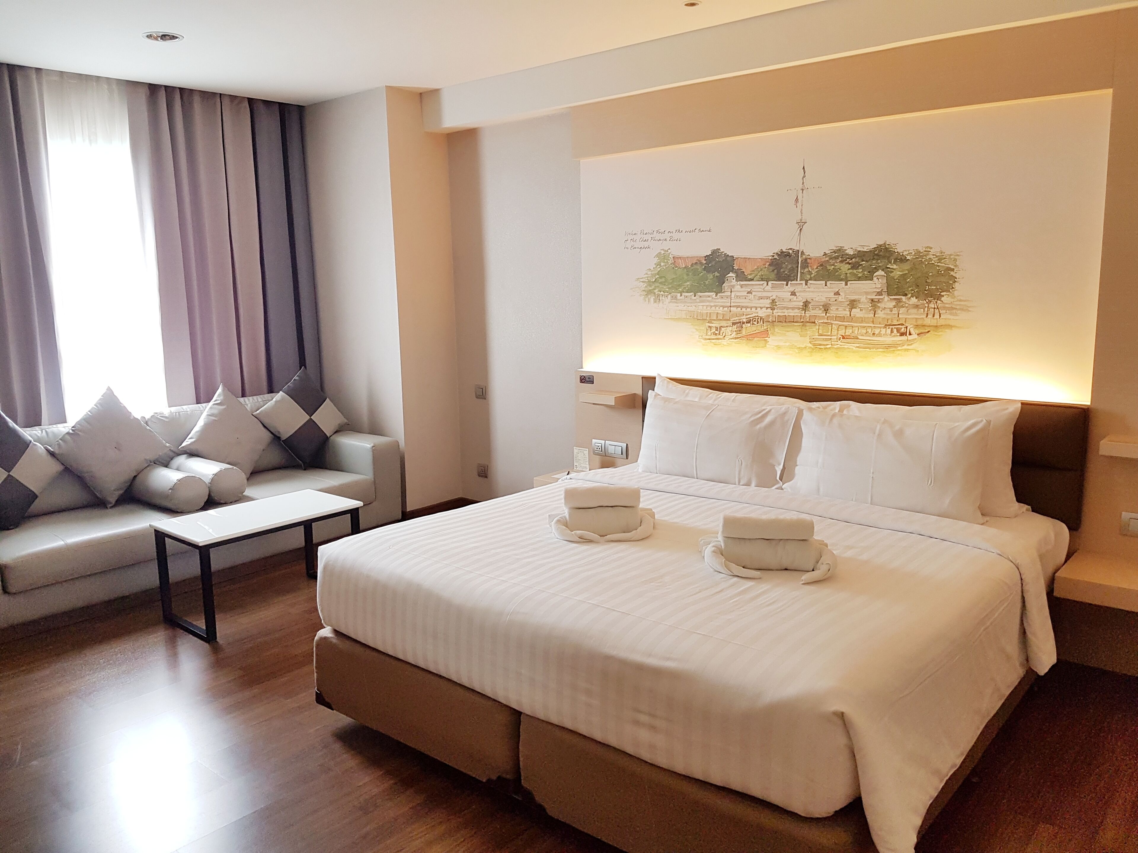 deluxe room | in-room safe, desk, blackout curtains, free wifi