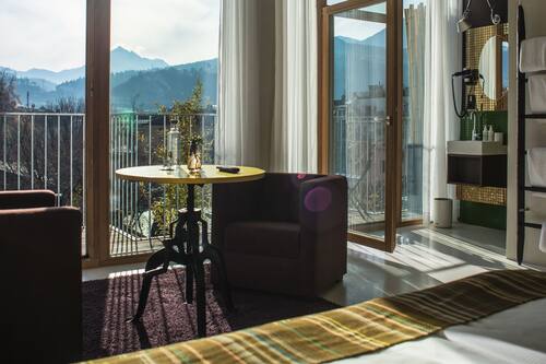 Suite Junior, balcone | Bagno | Set di cortesia firmato, asciugacapelli, asciugamani