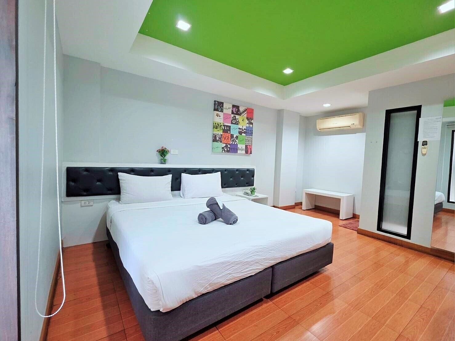 Double Room Tower 2 | Premium bedding, free minibar items, desk, soundproofing