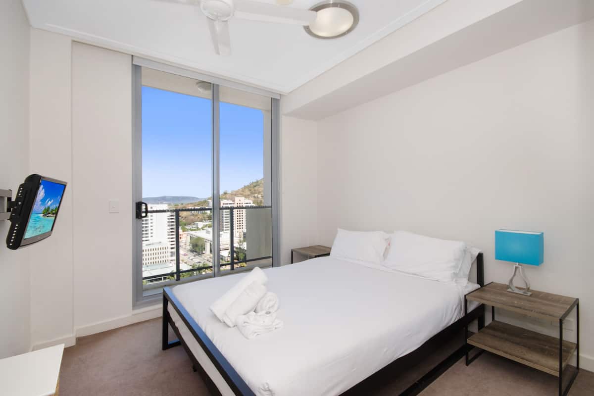 apartment, 3 bedrooms | 1 bedroom, individually decorated, individually furnished, desk