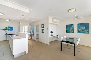 In-room dining - Dalgety Apartments (Townsville)