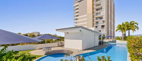 Outdoor pool, sun loungers