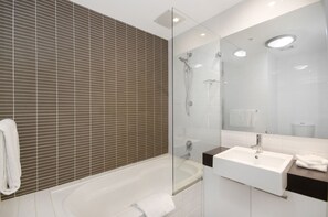 Apartment, 2 Schlafzimmer | Badezimmer | Dusche, kostenlose Toilettenartikel, Haartrockner, Handtücher