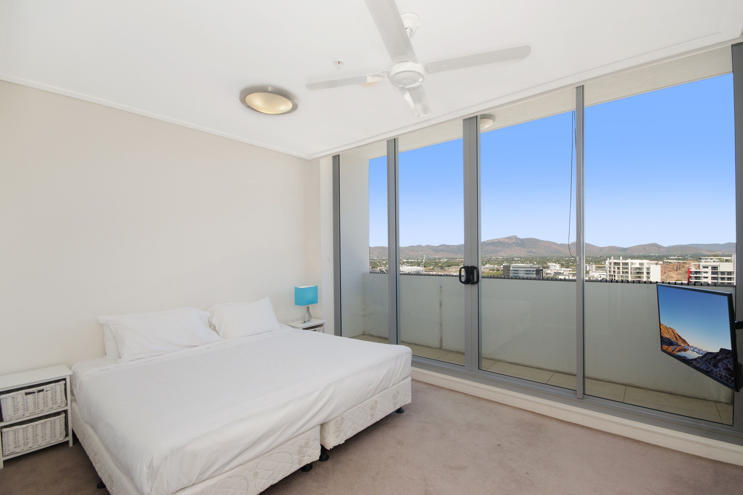 apartment, 3 bedrooms | 1 bedroom, individually decorated, individually furnished, desk