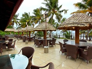 2 restaurantes, culinária internacional