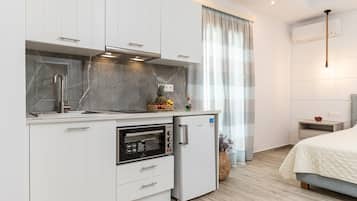 Luxury Apartment | Private kitchen | Fridge, stovetop, coffee/tea maker, electric kettle