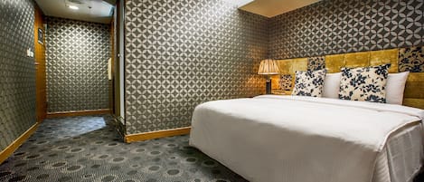 Habitación doble superior | Edredón, artículos del minibar gratis, wifi gratis y ropa de cama