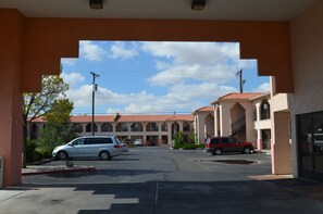 Exterior - Luxury Inn (Albuquerque)