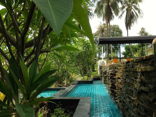 Suwan Driving Range and Resort