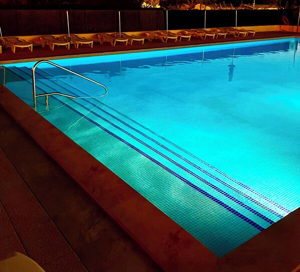 Outdoor pool, open 10:00 AM to 7:00 PM, pool umbrellas, pool loungers