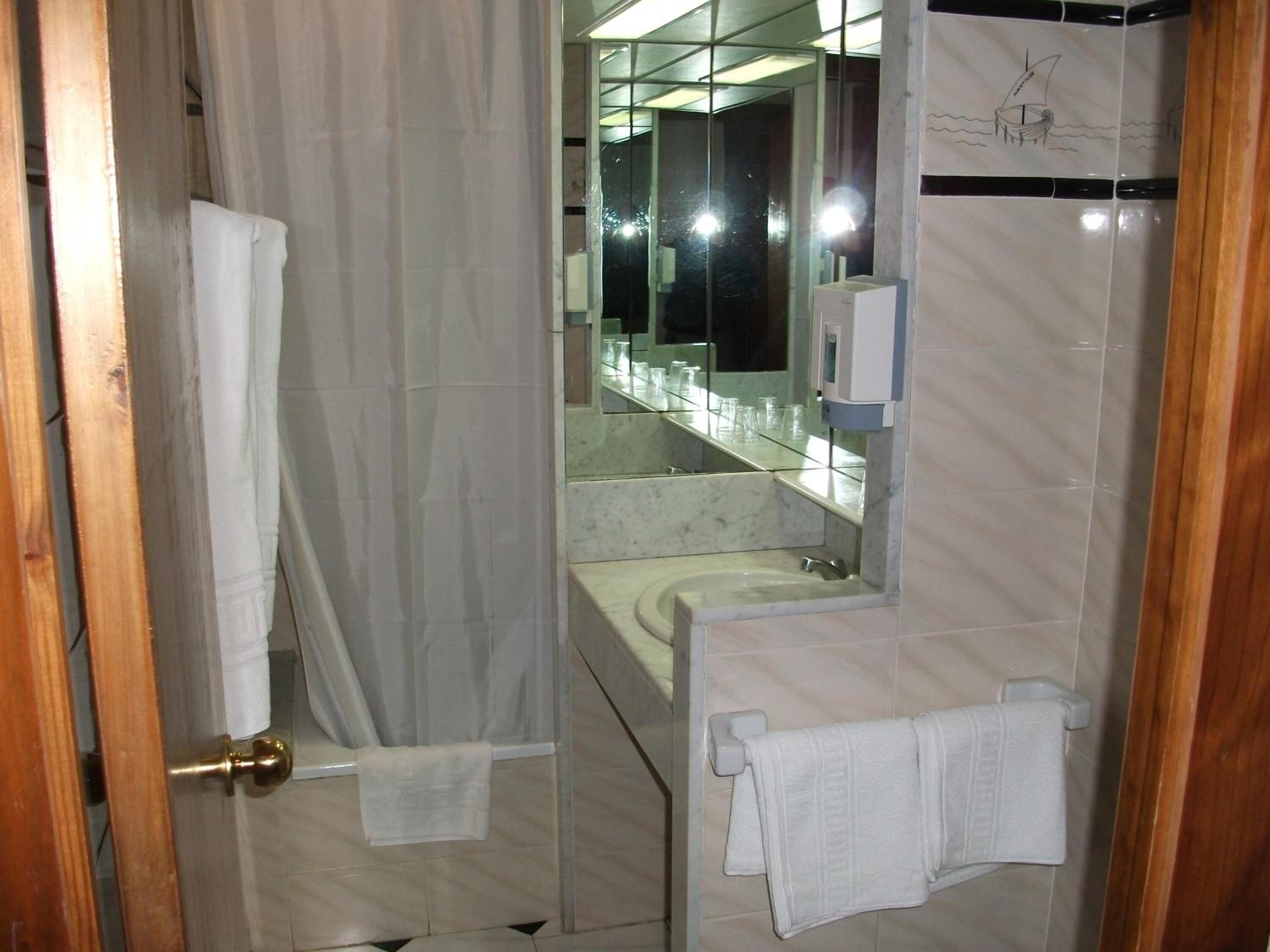 bathtub, free toiletries, hair dryer, towels