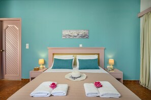 In-room safe, desk, blackout curtains, free WiFi - Alkion Hotel (Chania)