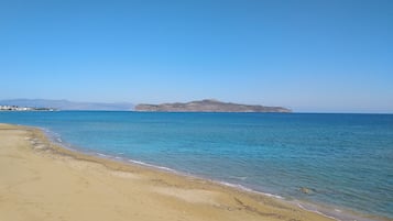 Beach nearby, sun-loungers, beach umbrellas
