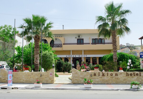 Front of property - Alkion Hotel (Chania)