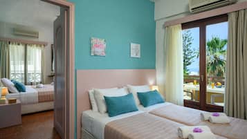 Quadruple Room | In-room safe, desk, blackout curtains, free WiFi