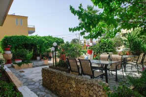 Outdoor dining - Alkion Hotel (Chania)