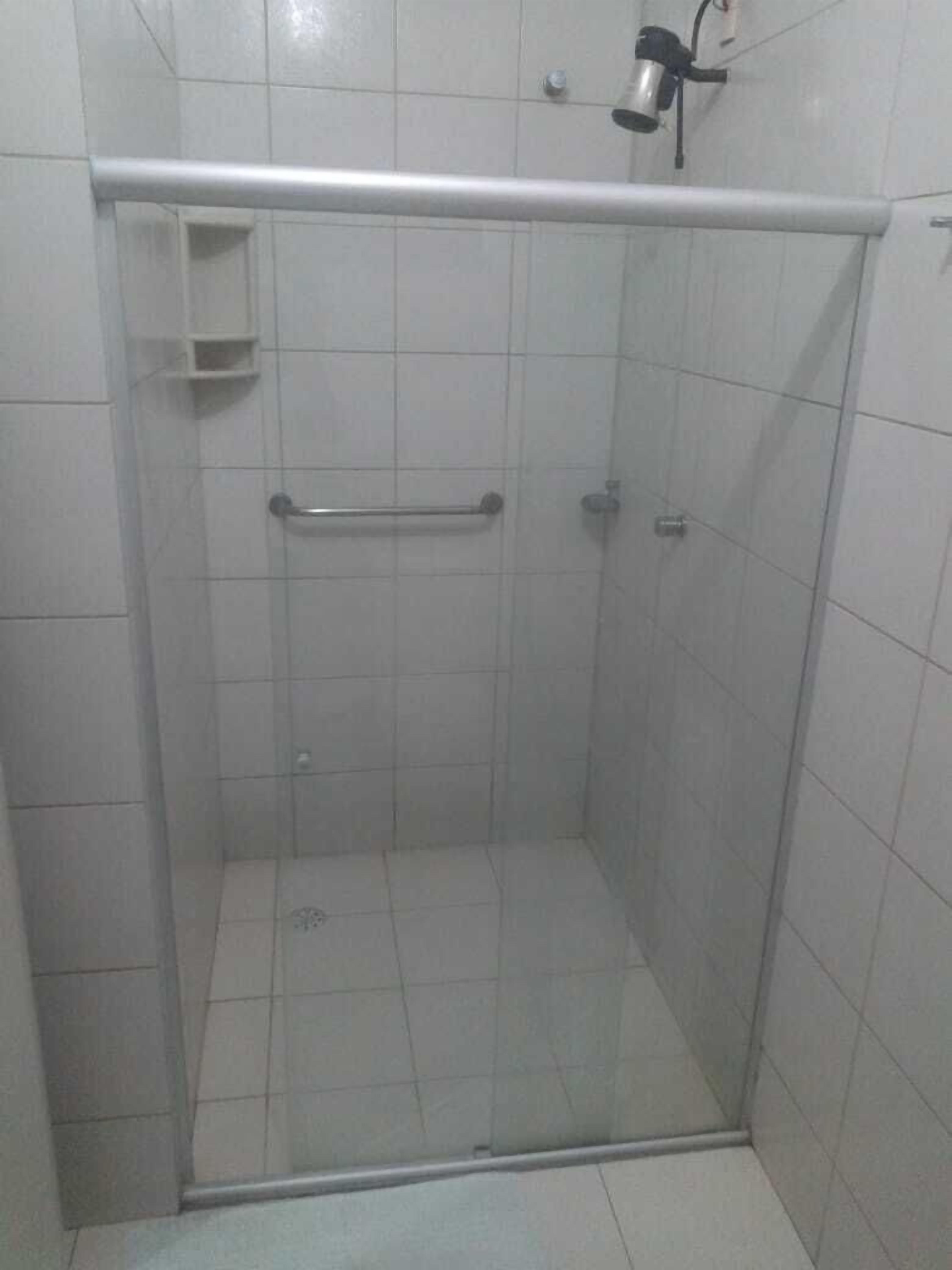 shower, free toiletries, towels