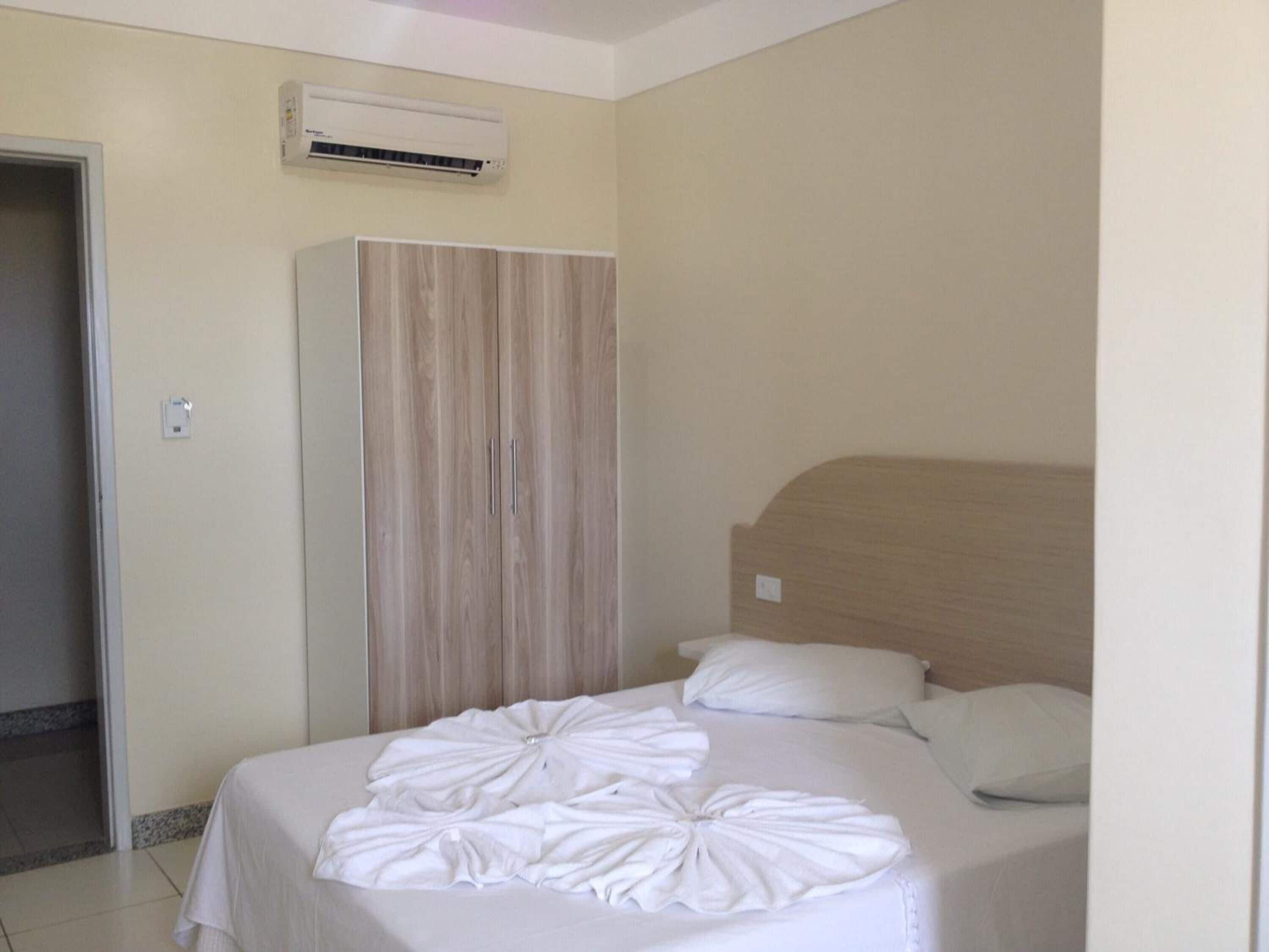 Minibar, bàn, truy cập Internet không dây miễn phí, bộ trải giường 