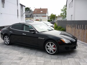 Bãi đậu xe tự phục vụ (phụ phí) 