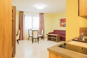 1 bedroom, premium bedding, pillowtop beds, in-room safe - Naam Hotel & Apartment Frankfurt City-messe Airpor (Frankfurt)