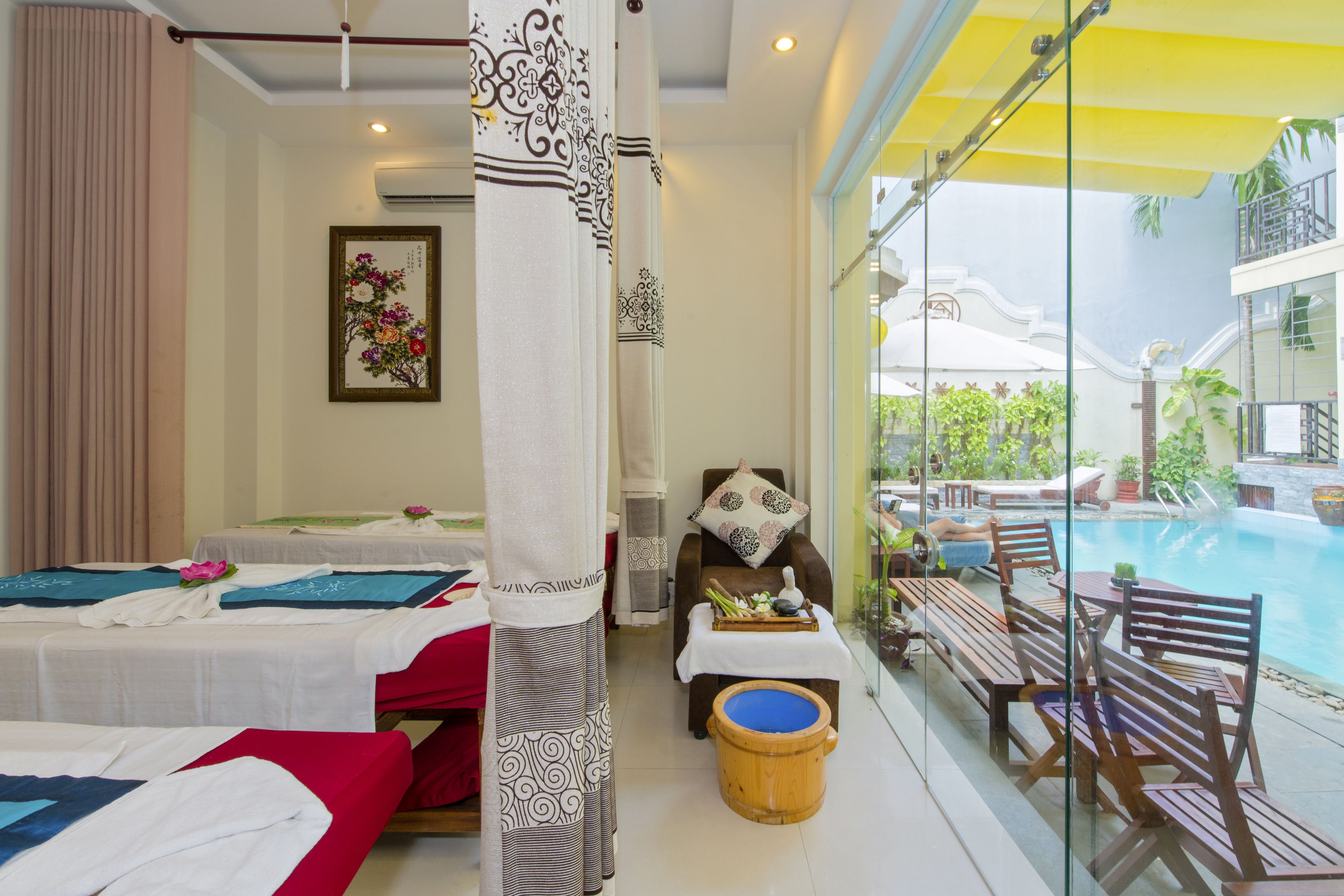 couples treatment room(s), body treatments, body wraps, body scrubs