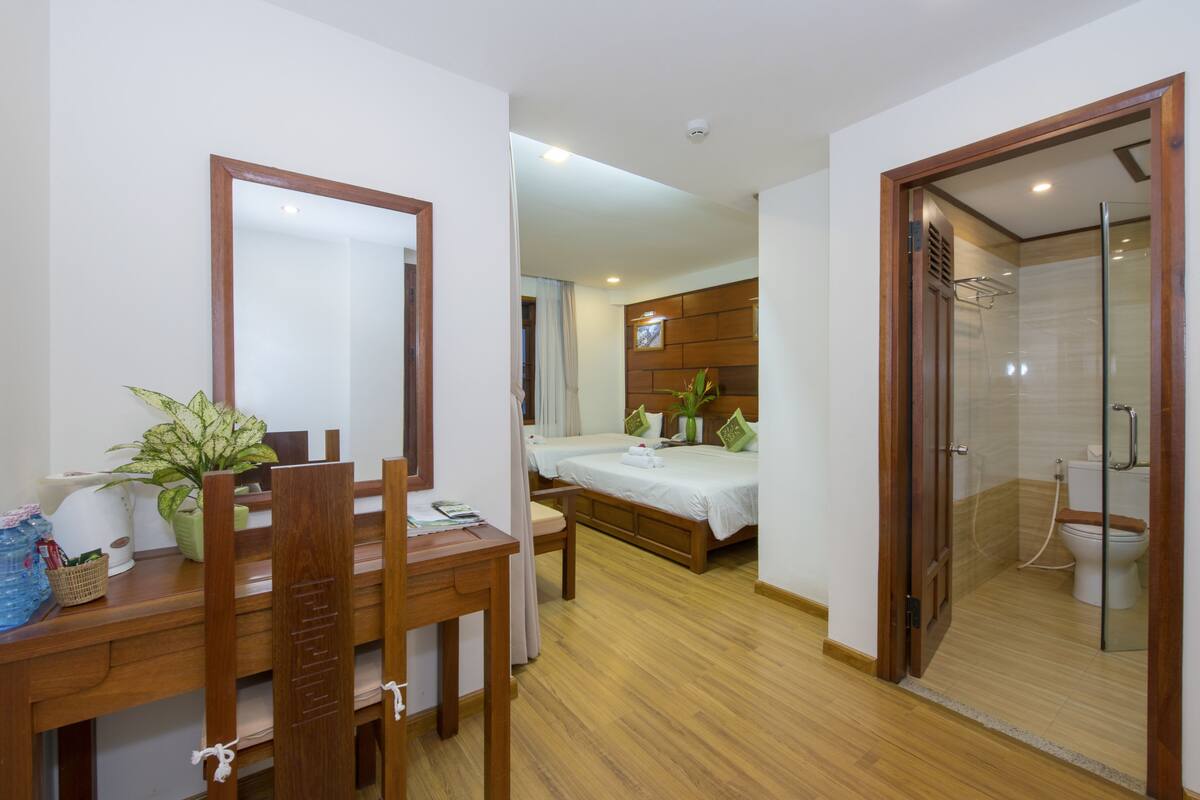 Triple Room | Minibar, in-room safe, desk, laptop workspace