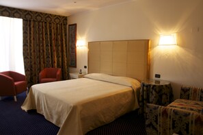 Chambre Triple | Literie de qualité supérieure, minibar, coffres-forts dans les chambres