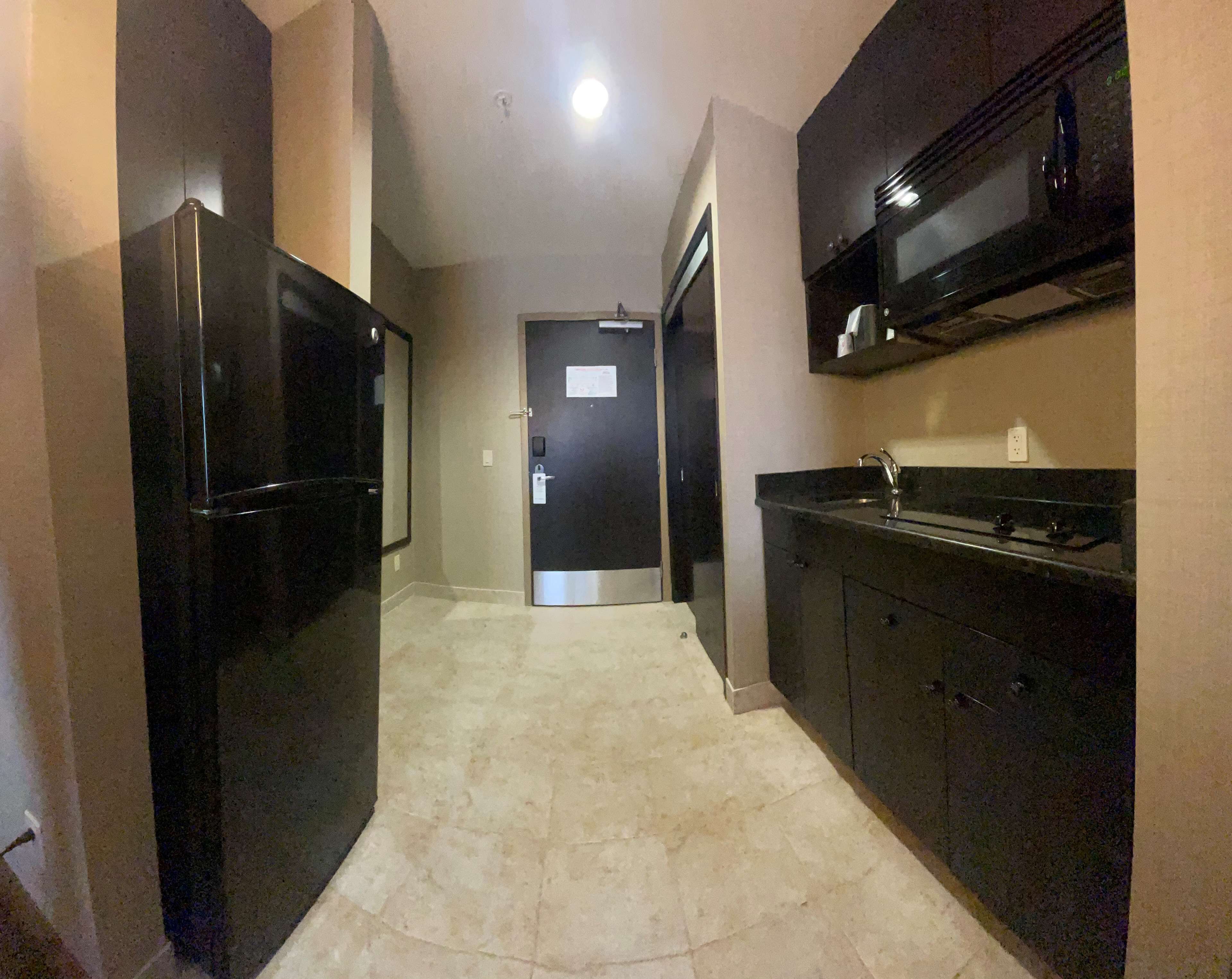 suite, 1 queen bed, non smoking, kitchenette | private kitchen | microwave, coffee/tea maker