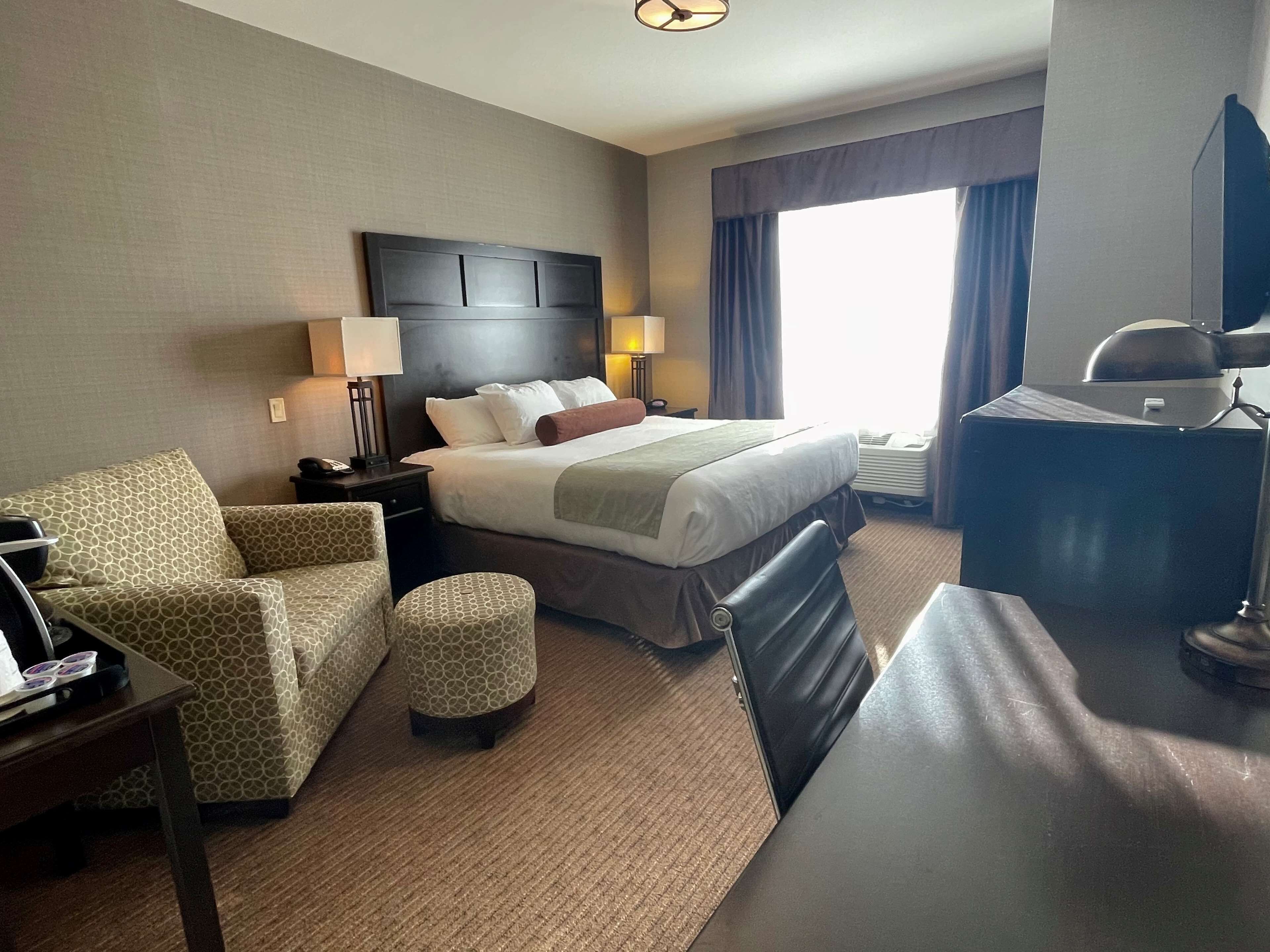 Premium bedding, pillowtop beds, in-room safe, desk