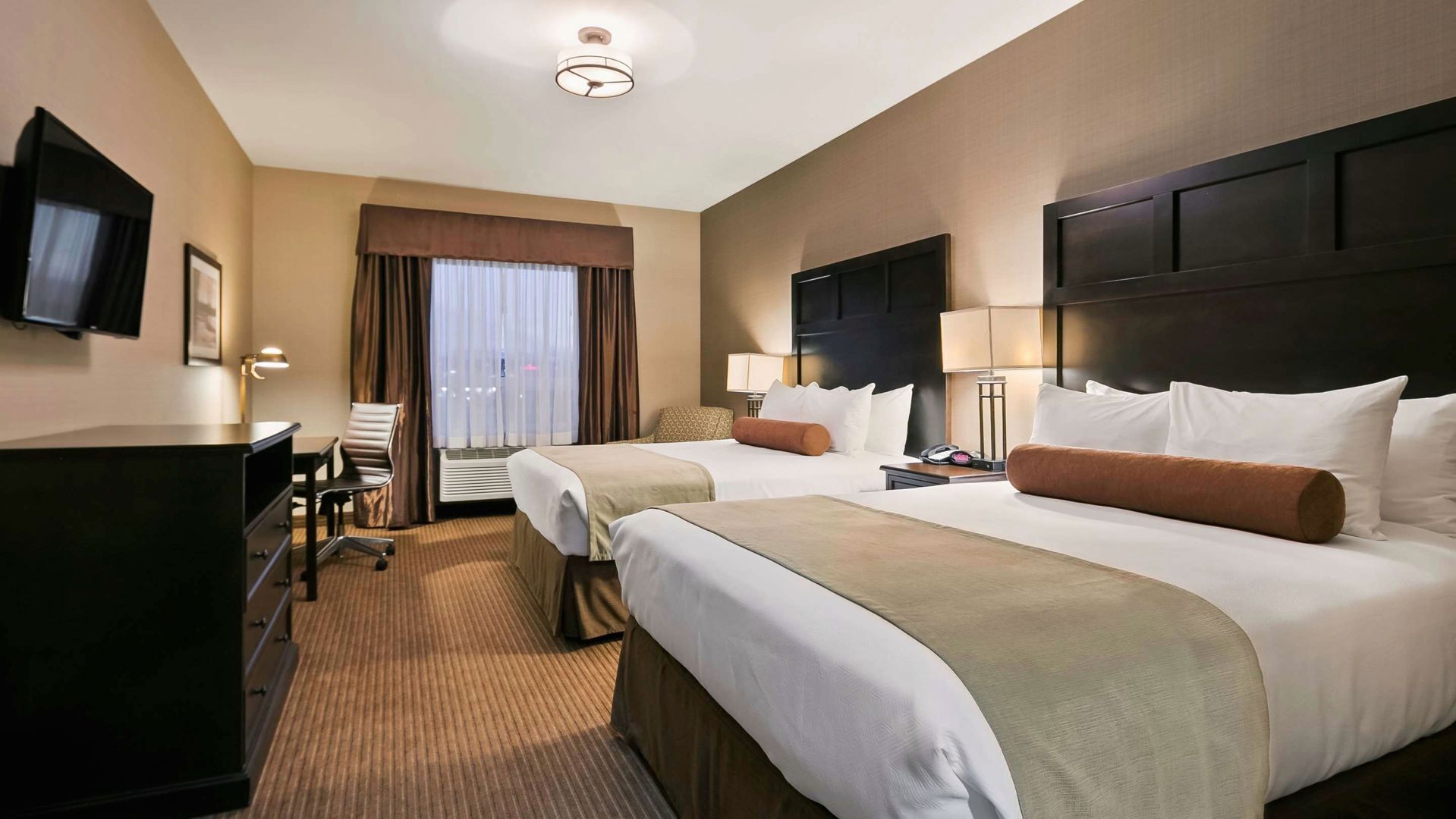 Premium bedding, pillowtop beds, in-room safe, desk