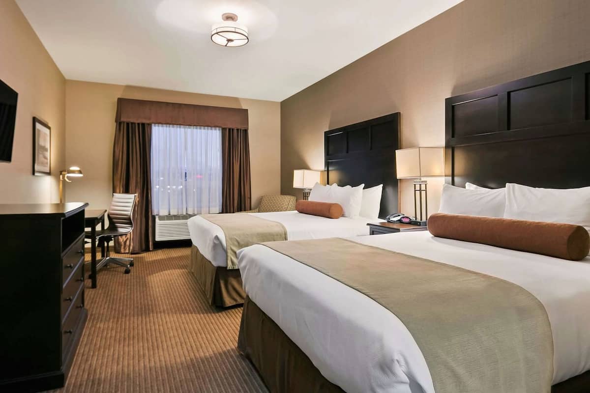 Premium bedding, pillowtop beds, in-room safe, desk