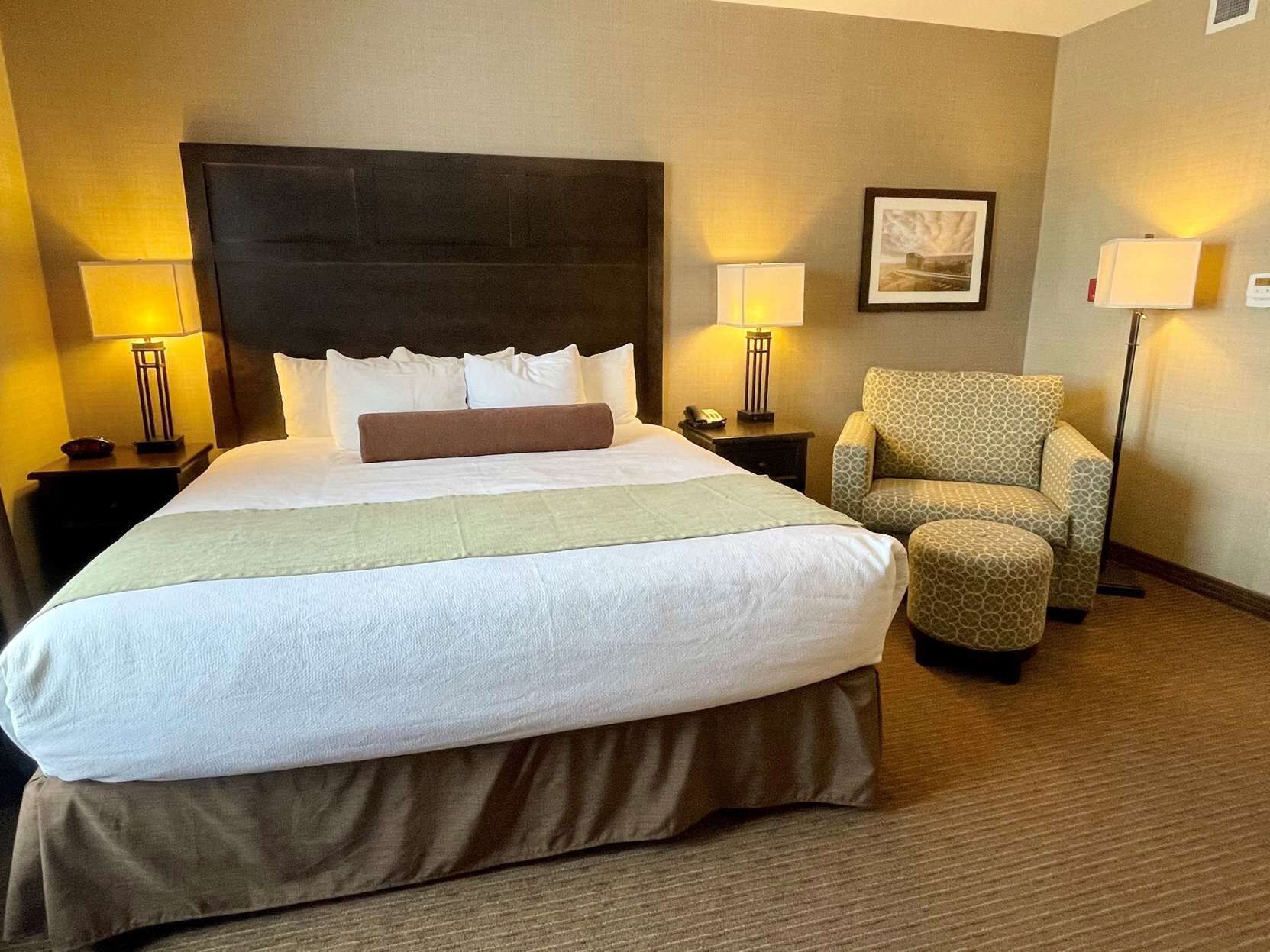 Premium bedding, pillowtop beds, in-room safe, desk
