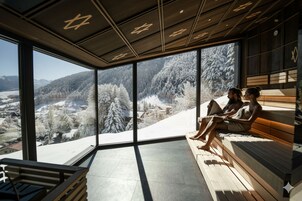 Sauna seca, sauna a vapor, massagens desportivas, massagens