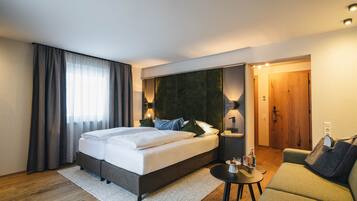 Superior-Doppel- oder -Zweibettzimmer | 1 Schlafzimmer, hochwertige Bettwaren, Daunenbettdecken, Zimmersafe