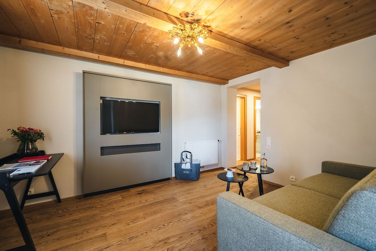 junior suite | 1 bedroom, premium bedding, down duvets, in-room safe