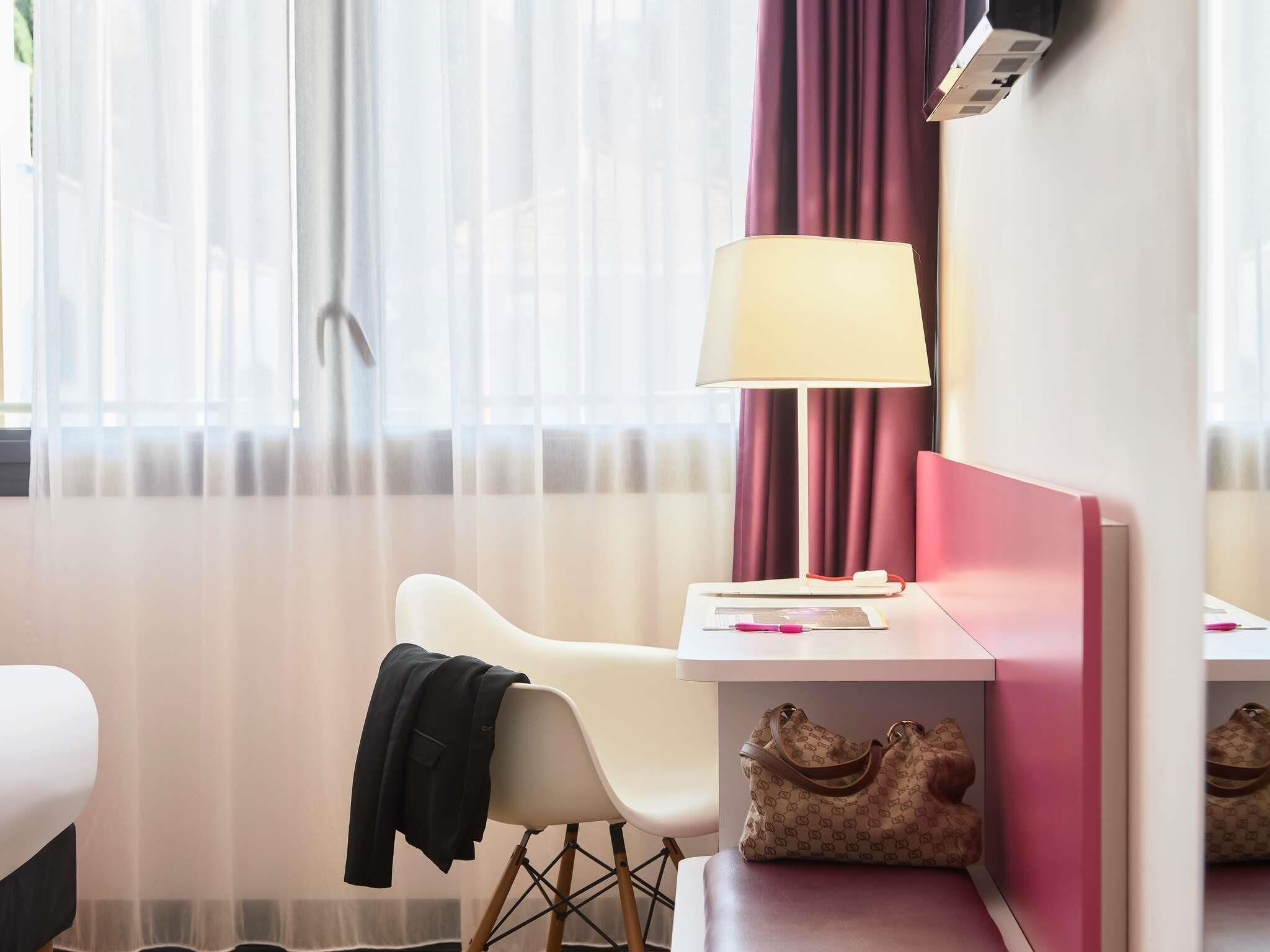 Standard Room, 2 Twin Beds | Premium bedding, in-room safe, individually furnished, desk