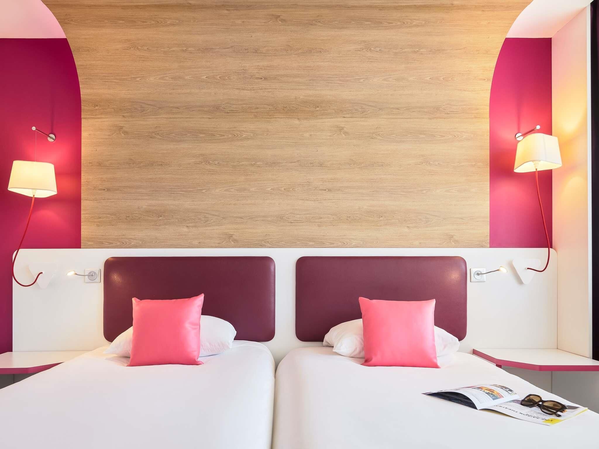 Standard Room, 2 Twin Beds | Premium bedding, in-room safe, individually furnished, desk