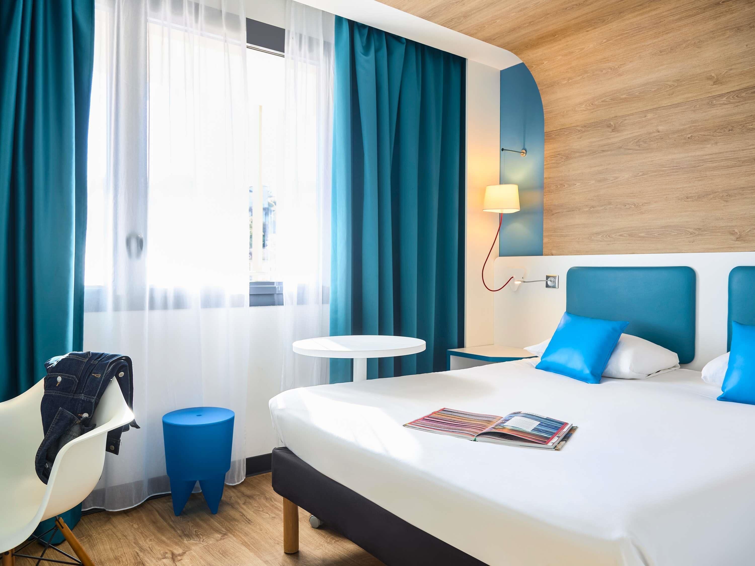 Standard Room, 1 Double Bed | Premium bedding, in-room safe, individually furnished, desk