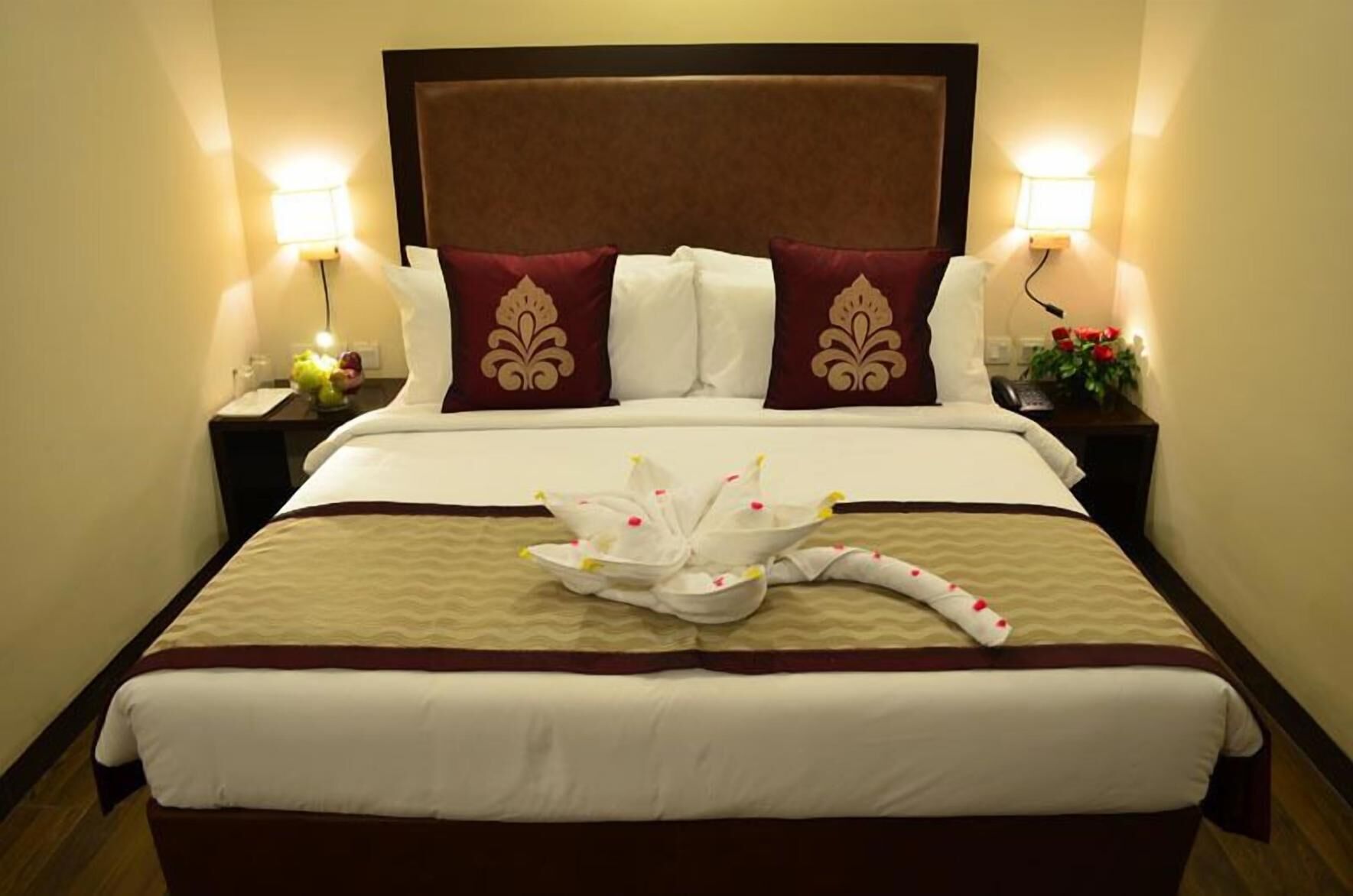 Minibar, caja de seguridad en la habitación y decoración personalizada 