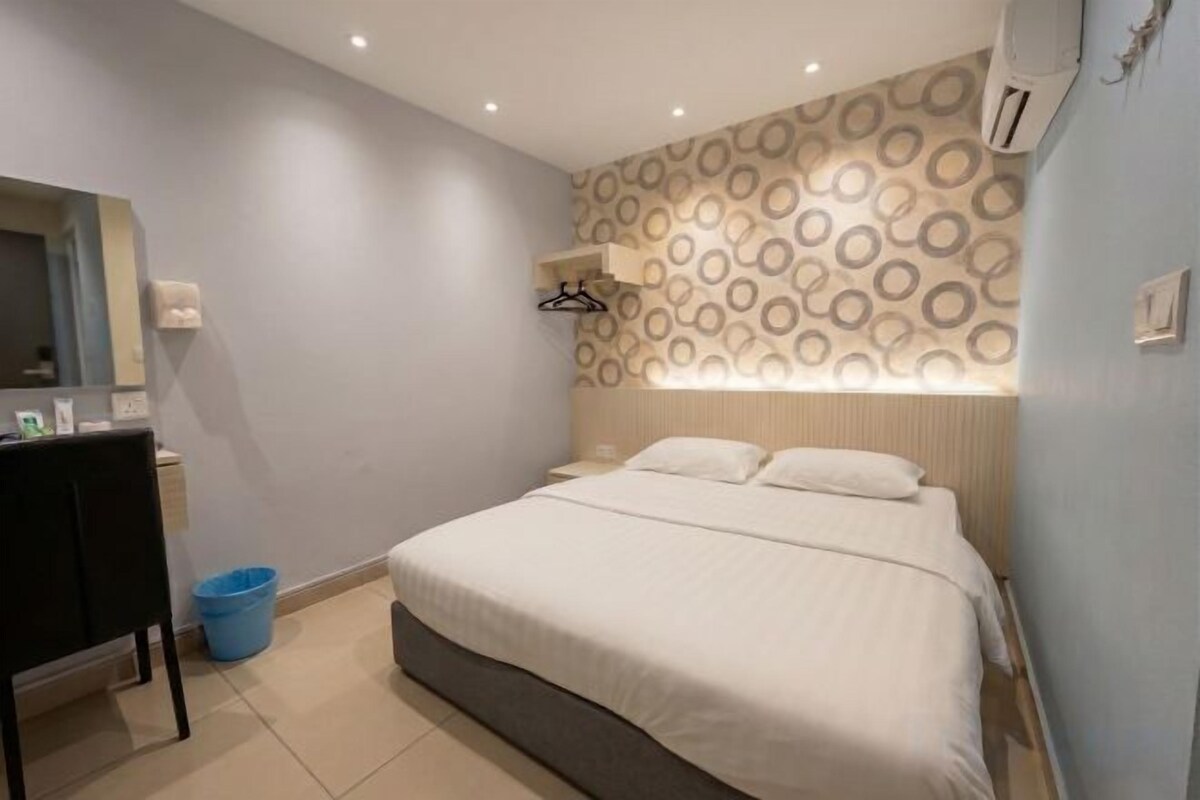 Desk, laptop workspace, iron/ironing board (on request), free WiFi