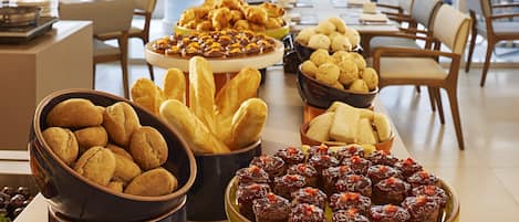 Daily buffet breakfast for a fee