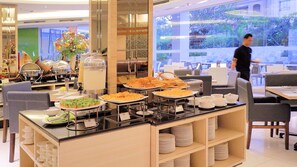 Breakfast, lunch and dinner served  - éL Hotel Jakarta (Jakarta)