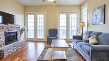 Grand Condo, 2 Bedrooms, Jetted Tub | Living room | LED TV, fireplace, DVD player