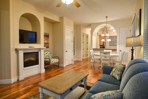 Premium Condo, 2 Bedrooms, Jetted Tub - Cliffs Resort Table Rock Lake (Branson)