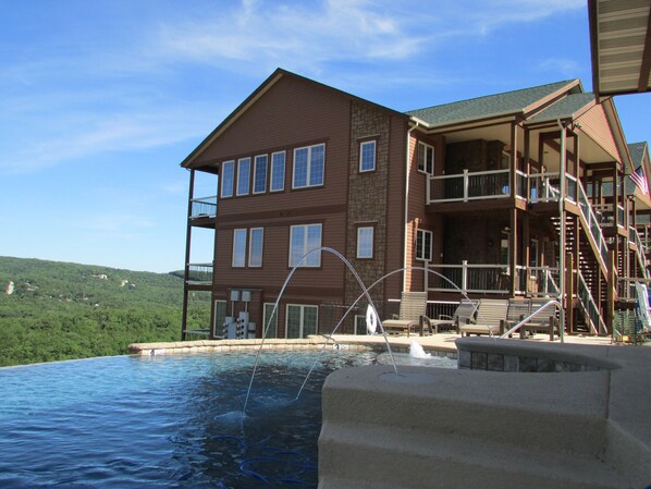 Outdoor pool - Cliffs Resort Table Rock Lake (Branson)