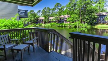 Deluxe Townhome | Terrace/patio