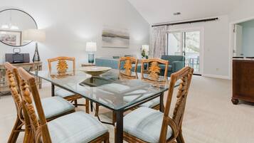 Biệt thự Deluxe | Phòng ăn