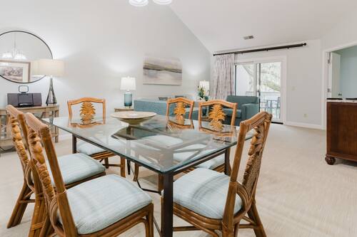Deluxe Villa | Dining room